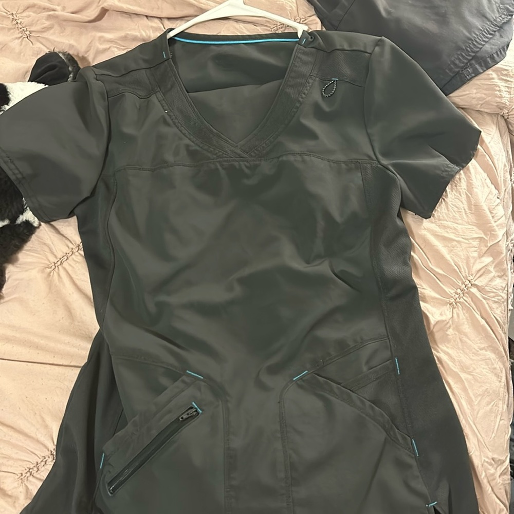 Women’s Scrub star charcoal gray set